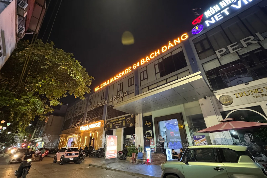 Không gian bên ngoài Mr. Spa với biển hiệu rõ nét, vị trí dễ tìm, cơ sở hiện đại tại khu vực Hoàn Kiếm Hà Nội.